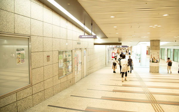 南13出口までは、なだらかな下り坂となっています。