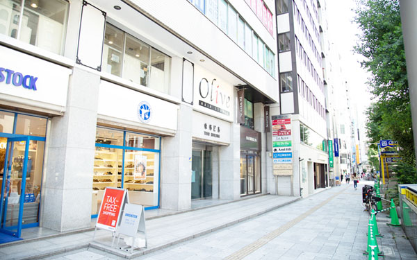 東邦ビルと、共立美容外科、共立美容歯科という案内板が見えます。