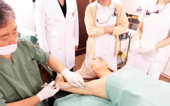 ワキガ・多汗症の手術